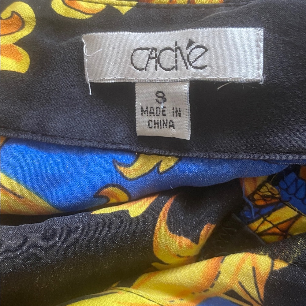Cache size small silk and spandex long sleeve snap closure top - Picture 8 of 10